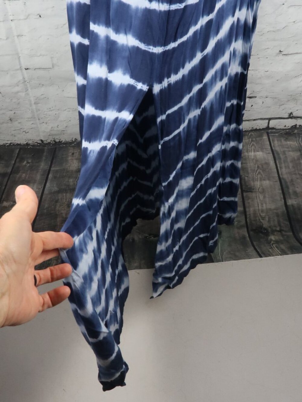 RAVIYA BLUE & WHITE TIE DYE MAXI DRESS WITH SMOCKED TOP SIZE LARGE - Picture 5 of 10